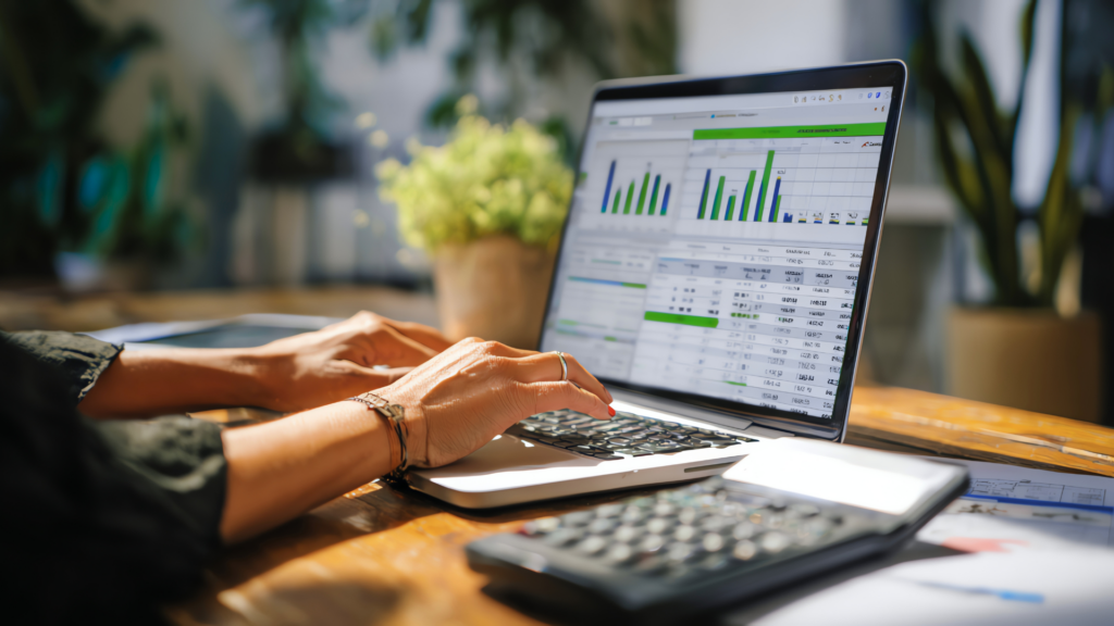 An image of an accountant at a local accounting firm in Oakville.