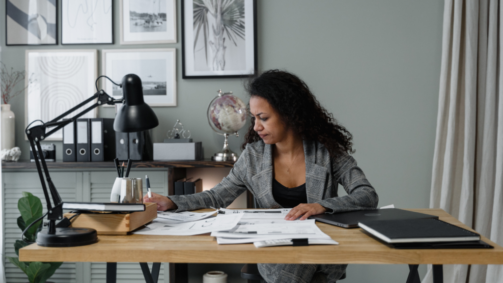 An image of a small business owner in Oakville who is considering hiring a CPA firm to help her set up her payroll
